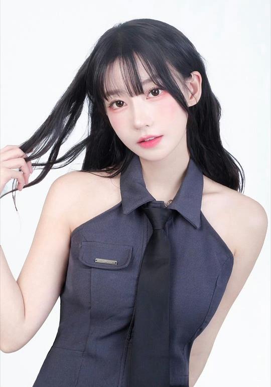 李娅熙 Magenta照片