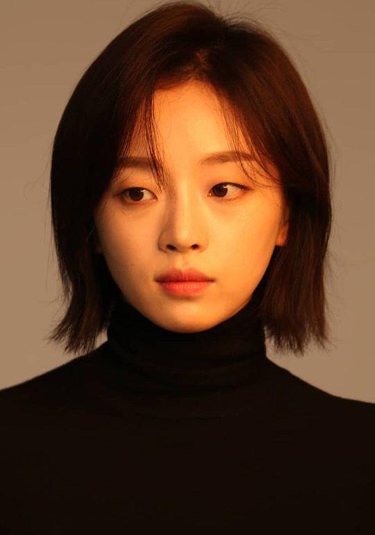 金珉彩 Kim Min-chae照片