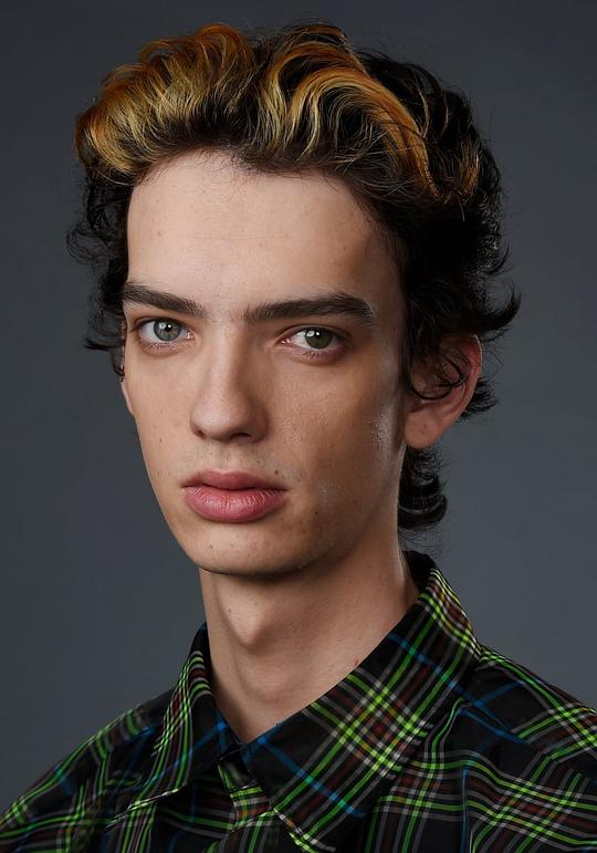 柯蒂·斯密特-麦菲 Kodi Smit-McPhee照片