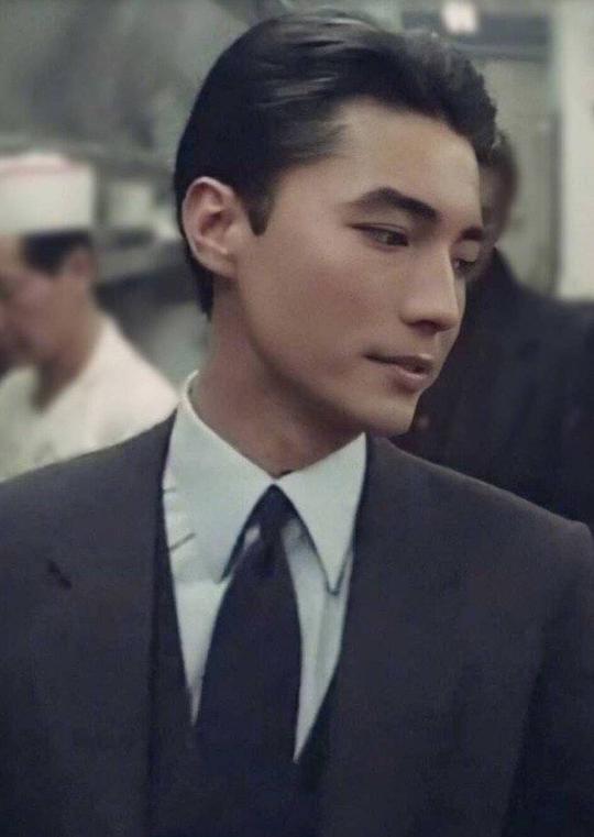 尊龙 John Lone照片