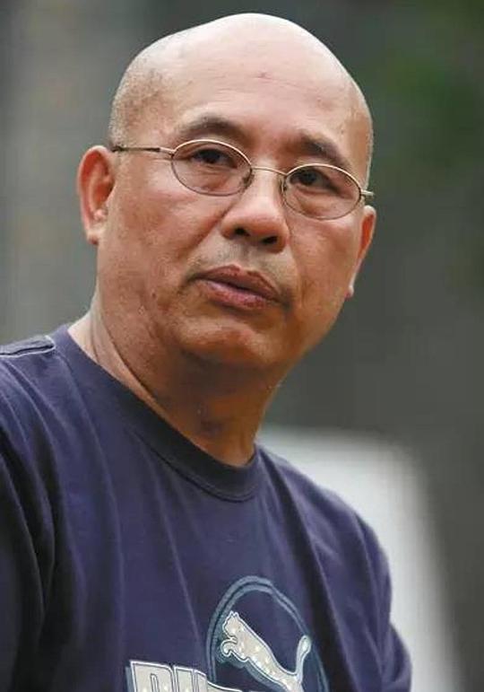 何群 Qun He照片
