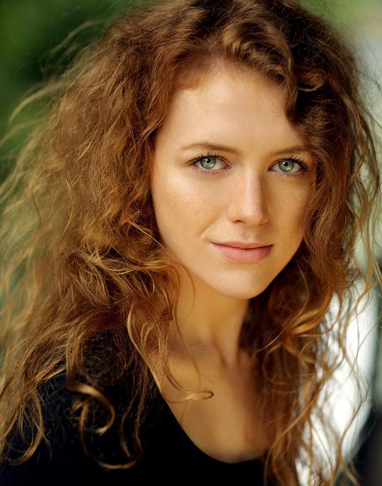 Alexandra Moloney照片