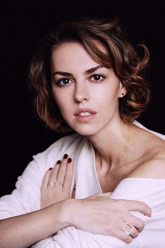 莉安卡·格鲁尤 Lyanka Gryu照片