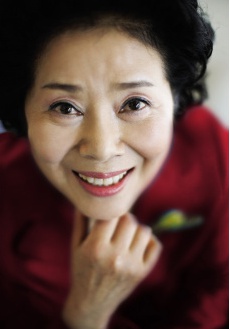 鲜于龙女 Yongnyeo Seonwoo照片