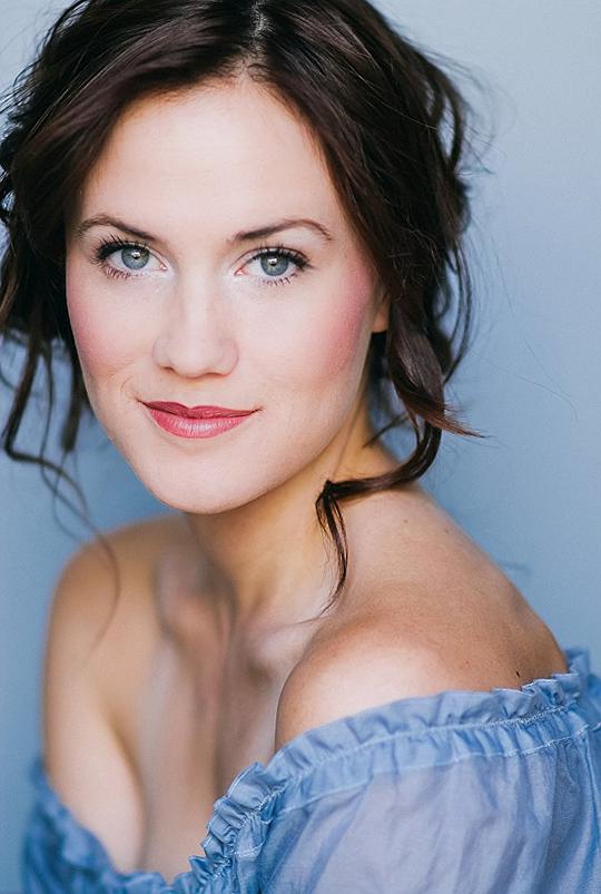 丽雅·许布纳 Leah Huebner照片