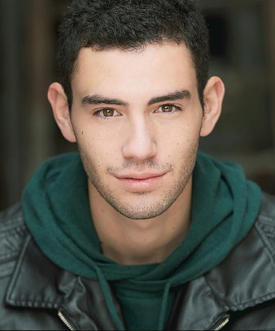Adam Murciano照片