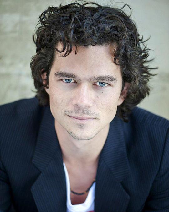 卢克·阿诺德 Luke Arnold照片