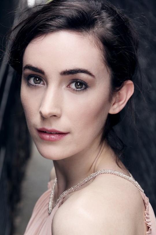杰拉尔丁·黑克威尔 Geraldine Hakewill照片