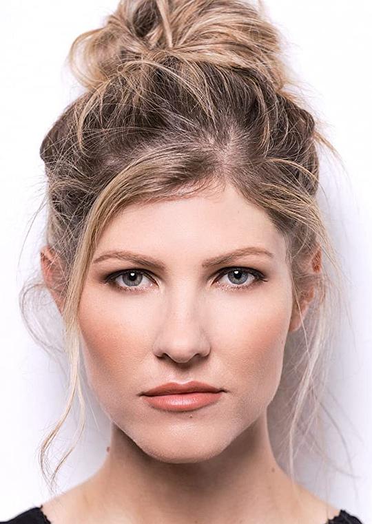 布鲁克·汤姆林森 Brooke Tomlinson照片
