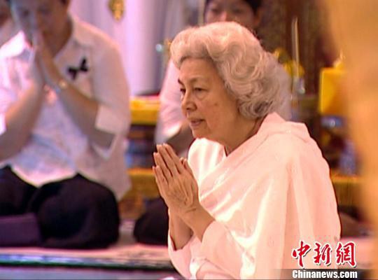 诺罗敦·莫尼列·西哈努克 Monique Sihanouk照片
