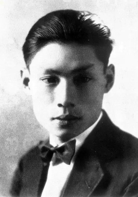 夏衍 Yan Xia照片