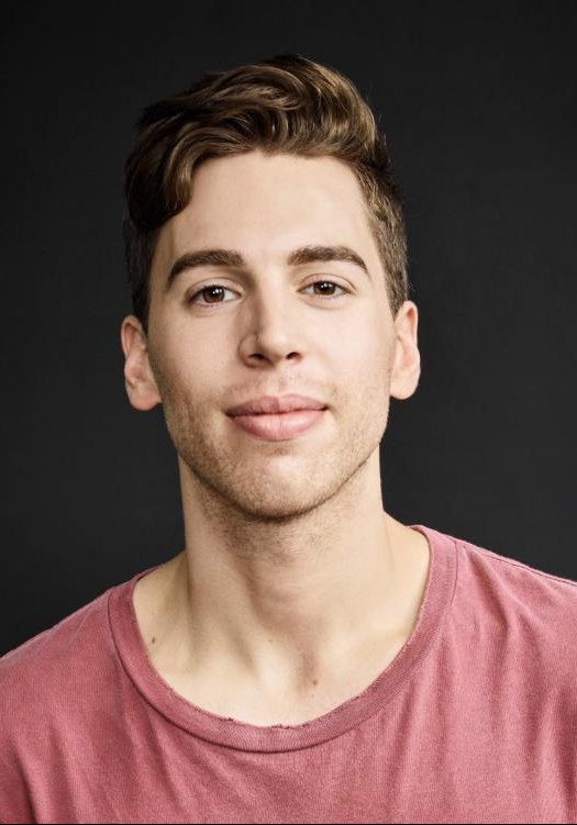 乔丹·加文瑞斯 Jordan Gavaris照片
