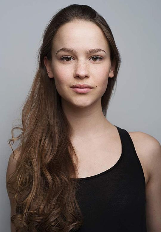 克拉拉·卢嘉 Clara Rugaard照片