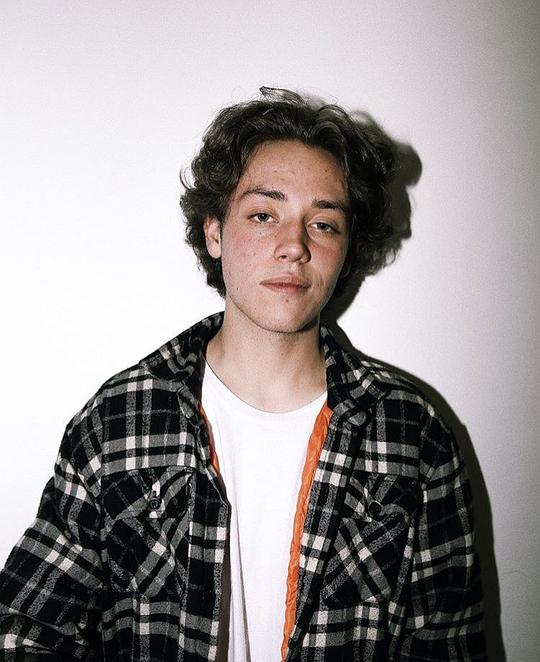 伊森·卡特科斯基 Ethan Cutkosky照片