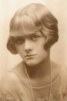 达芙妮·杜穆里埃 Daphne Du Maurier照片