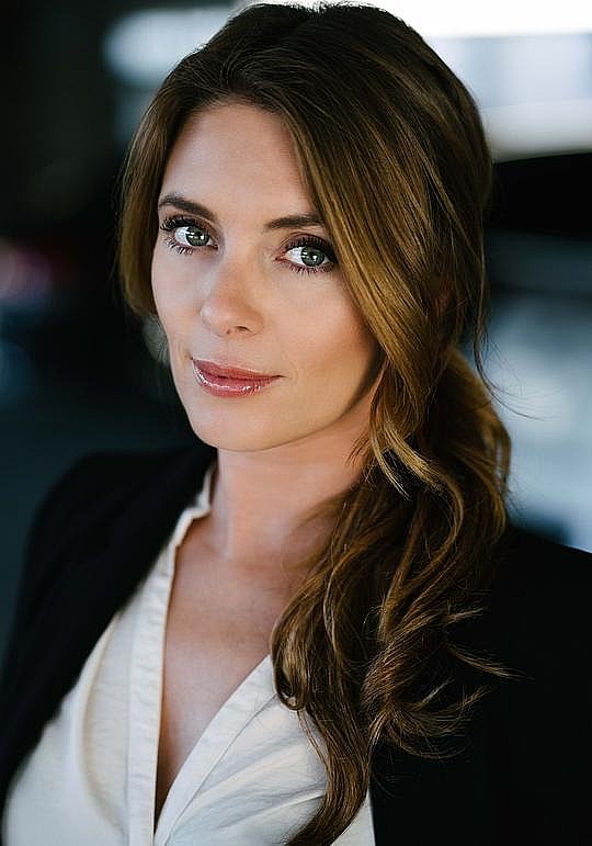 艾米·彭伯顿 Amy Pemberton照片