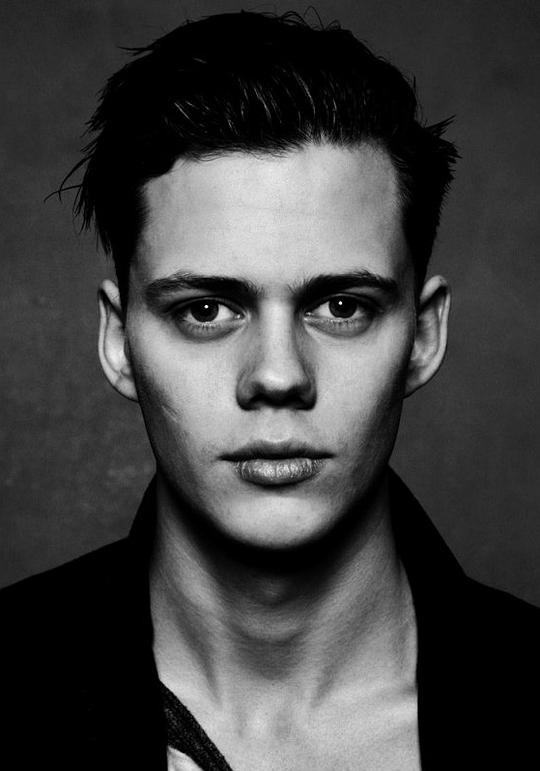 比尔·斯卡斯加德 Bill Skarsgård照片