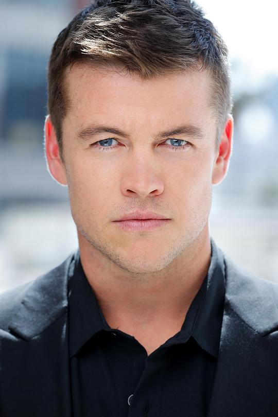 卢克·海姆斯沃斯 Luke Hemsworth照片