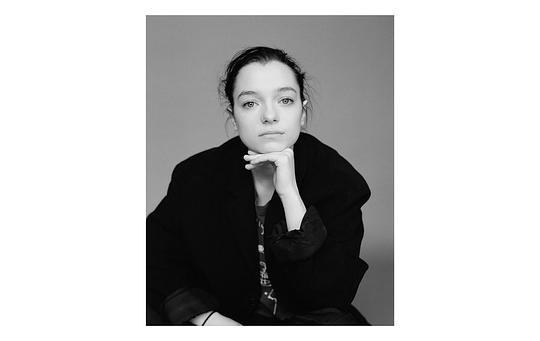 埃斯梅·科里德-米尔斯 Esmé Creed-Miles照片
