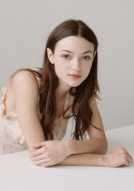 莉莉·麦金纳尼 Lily McInerny照片