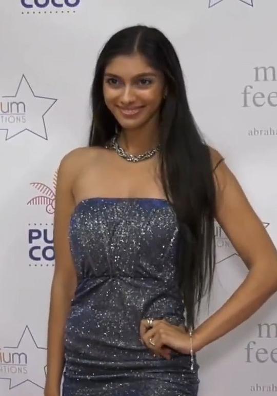 Brenna Marie Narayan照片