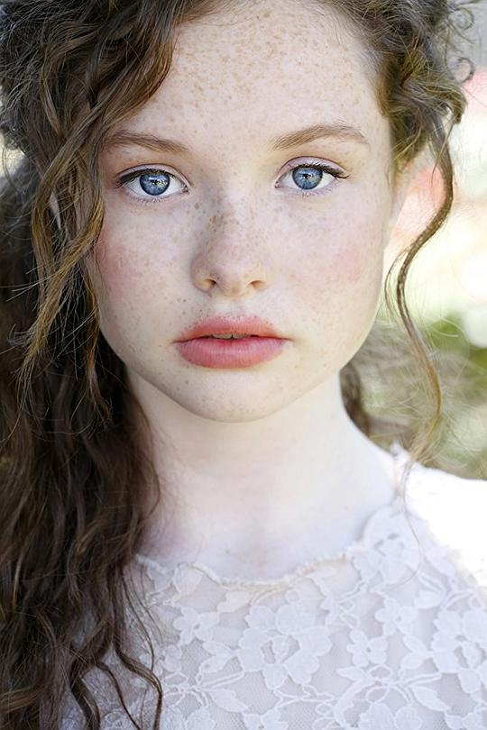 佐伊·玛格丽特·科莱蒂 Zoe Margaret Colletti照片