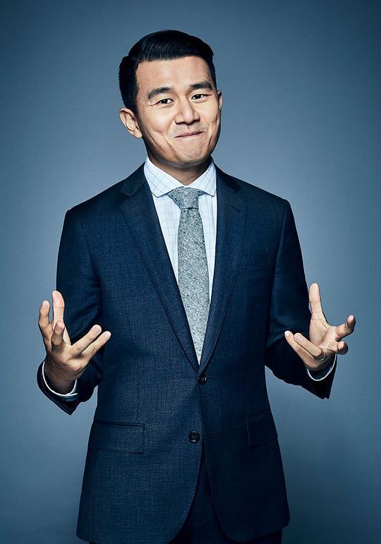 钱信伊 Ronny Chieng照片