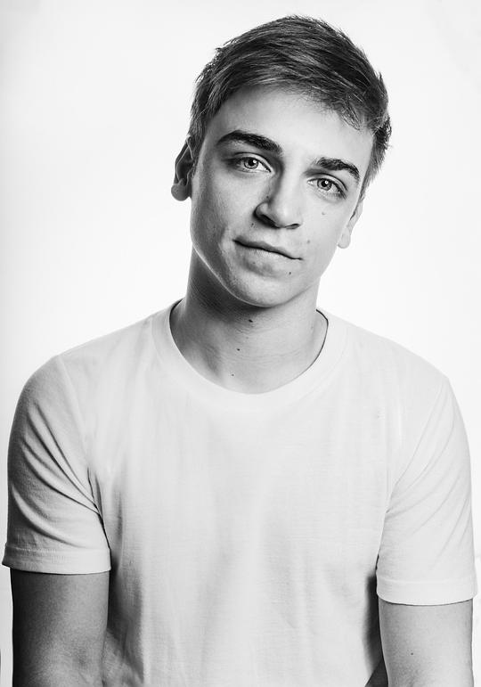 肖恩·戈兰迪洛 Sean Grandillo照片