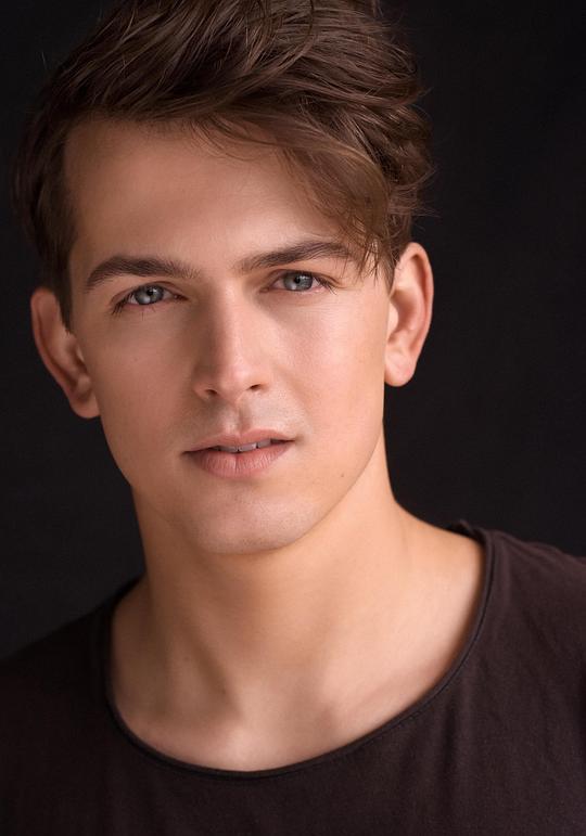 艾登·霍华德 Aiden Howard照片