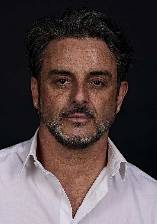伯纳德·布伦 Bernard Bullen照片