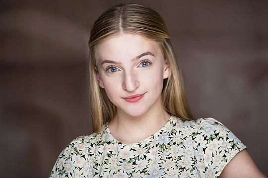 莉莉·巴特拉姆 Lilly Bartlam照片