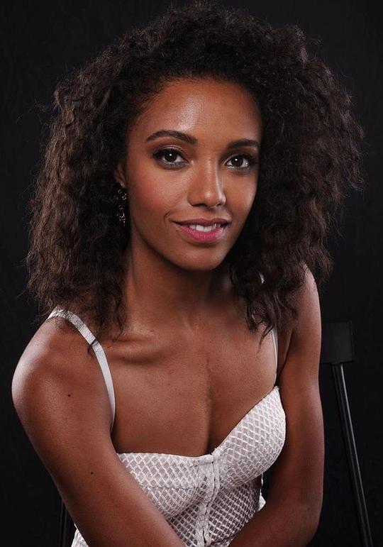 麦茜·理查森·塞勒斯 Maisie Richardson-Sellers照片