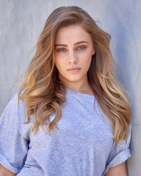 约瑟芬·兰福德 Josephine Langford照片