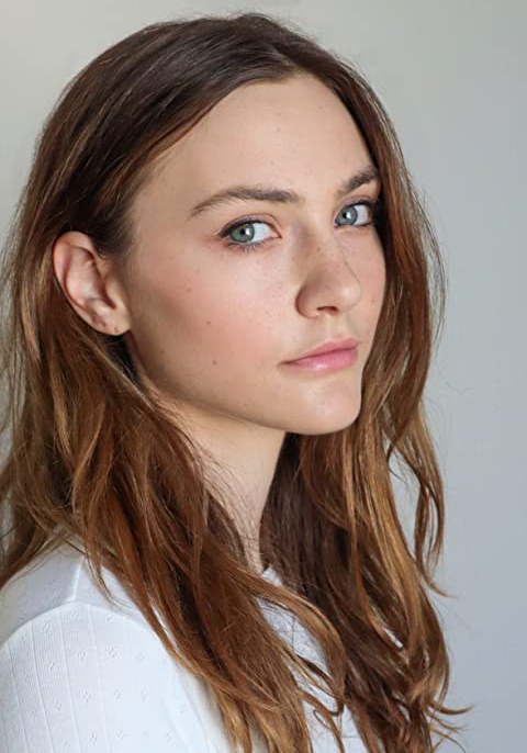 Emily Hall照片