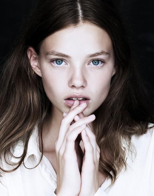 克里斯汀·弗劳赛斯 Kristine Froseth照片