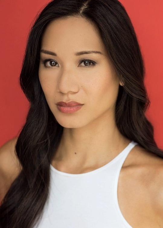 伊莲娜·郁安科 Elena Juatco照片