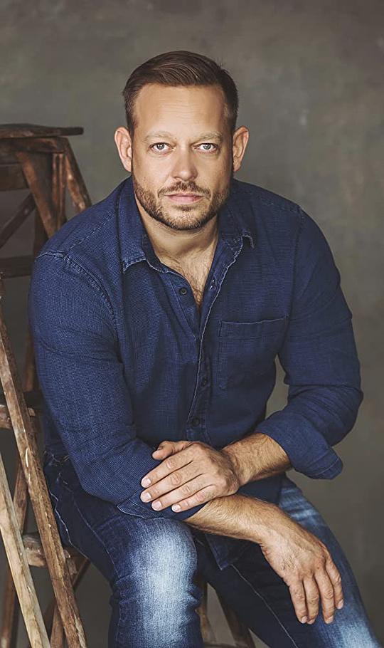 Tamas Nadas照片