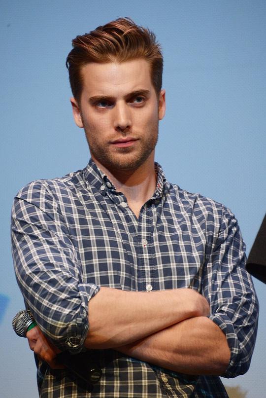 达斯汀·米利甘 Dustin Milligan照片