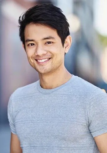 周逸之 Osric Chau照片