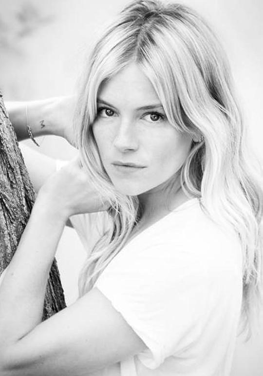 西耶娜·米勒 Sienna Miller照片