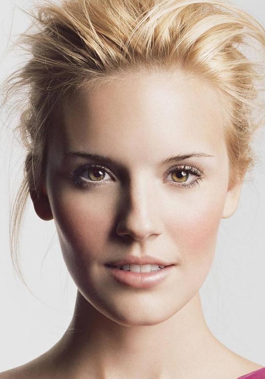 玛姬·格蕾斯 Maggie Grace照片