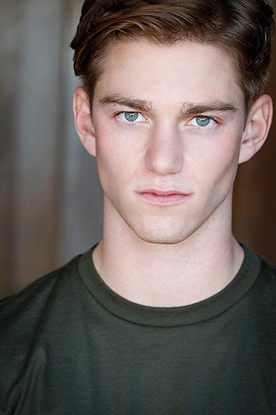 尼科·格莱瑟姆 Nico Greetham照片
