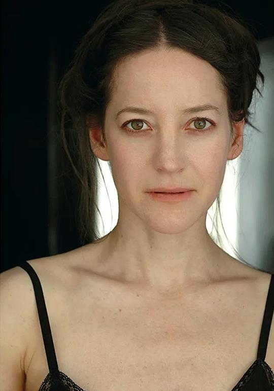 布鲁克·布卢姆 Brooke Bloom照片