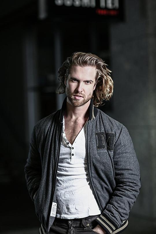 尼尔斯·霍涅斯卡德 Nils Hognestad照片