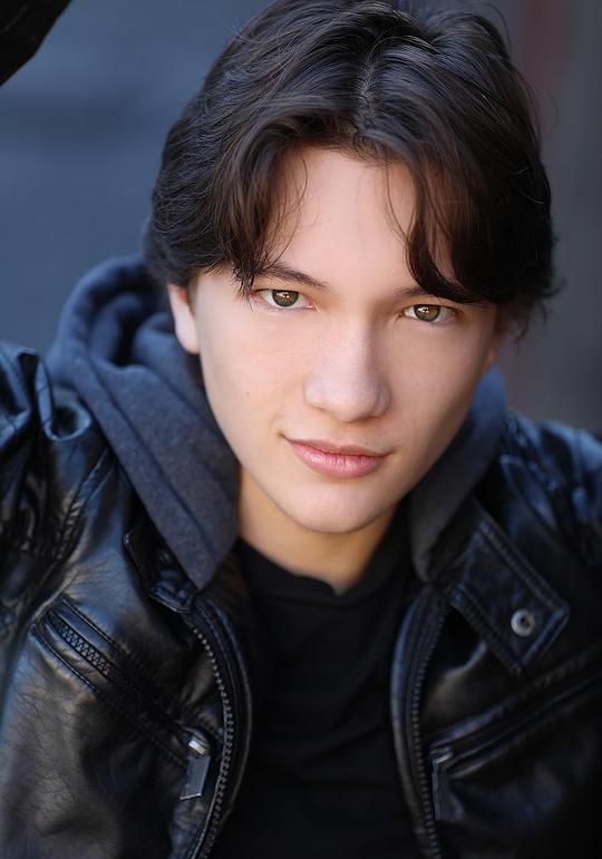 特欧·布里奥尼斯 Teo Briones照片