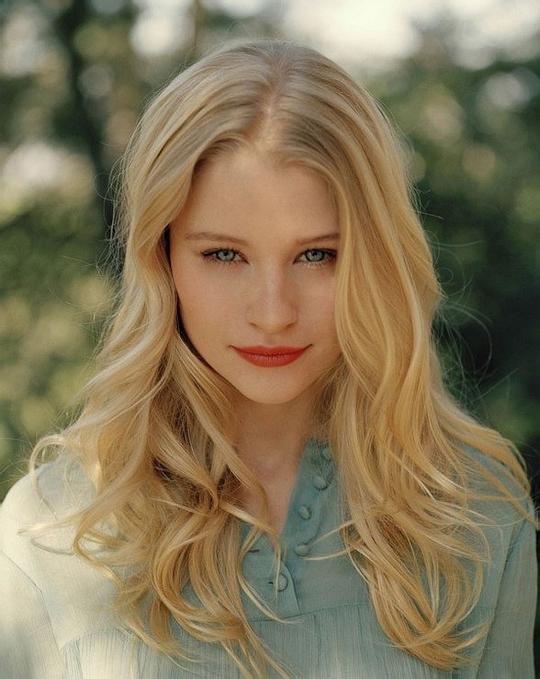 艾米莉·德瑞文 Emilie de Ravin照片