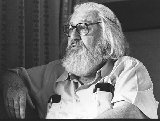 William M. Gaines照片