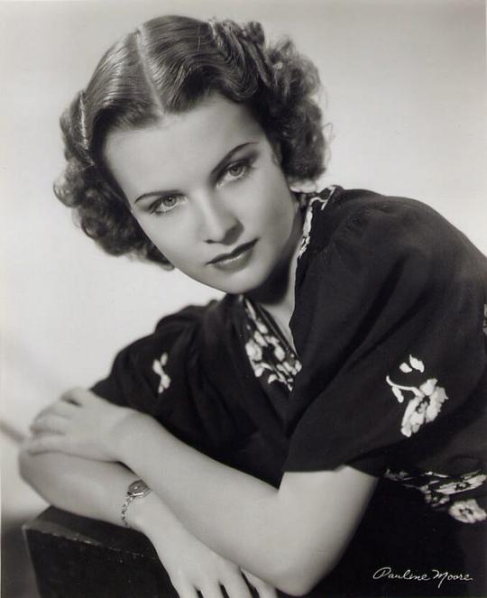 宝琳·摩尔 Pauline Moore照片