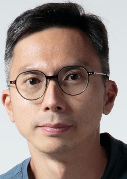 周冠威照片