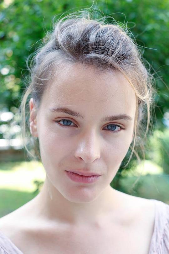 玛丽亚·罗维兰 Maria Roveran照片